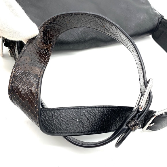 Marc Jacobs Black Leather Expendable Shoulder Bag - Picture 6 of 12